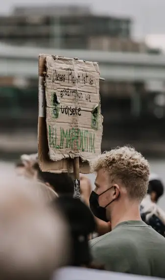 A human peacefully fighting for climate change